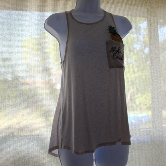 Franchesca's "aloha" shirt - Picture 6 of 7